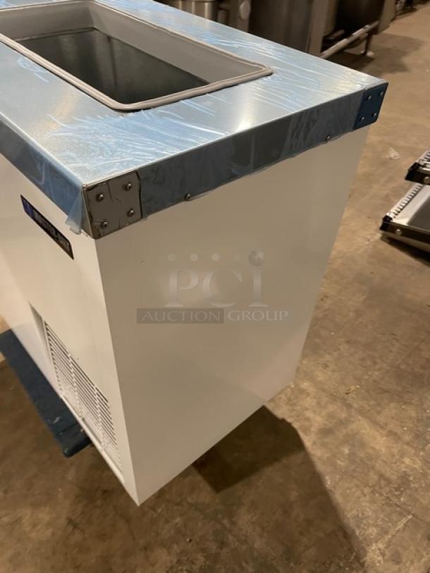Master-Bilt 32" white ice cream dipping cabinet, Model DC2S, new condition, flip-style lid, 115V 1 Phase.