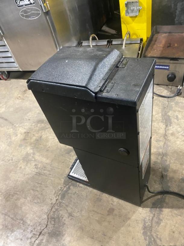 Bunn G3HD black countertop coffee grinder, 3 lb capacity, electric, commercial use, model G3HD, serial G300072133, 120V.