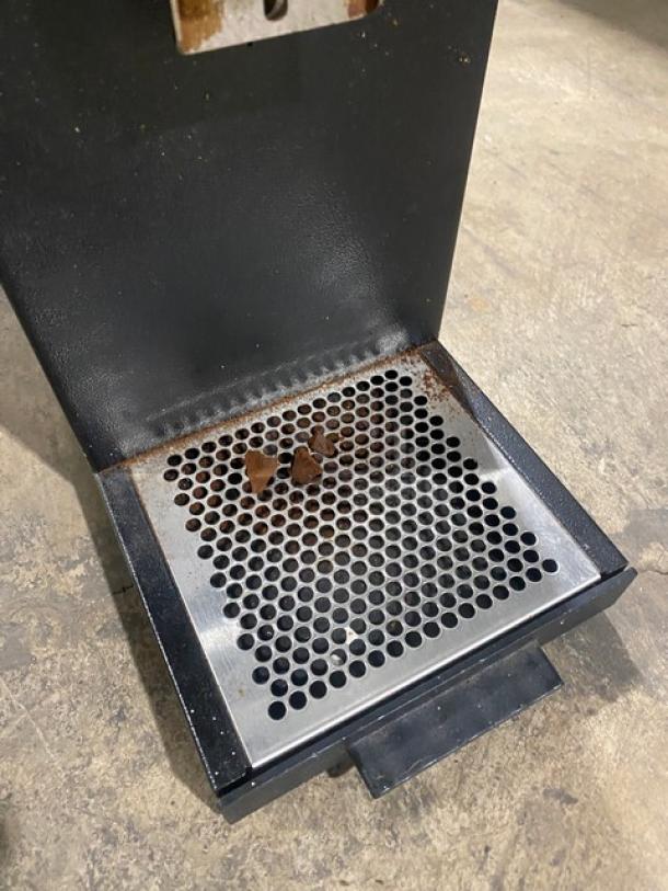 Bunn G3 HD commercial coffee grinder, black, electric 120V, 3 lb capacity, countertop model. Visible wear and coffee residue.