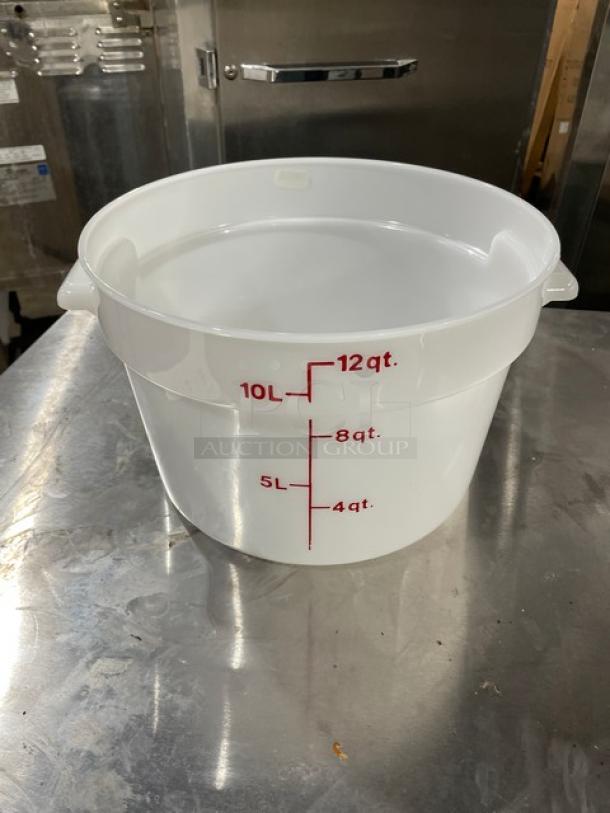 Brand new Cambro RFS12 12 Qt. white food container with handles, marked with quart and liter measurements.