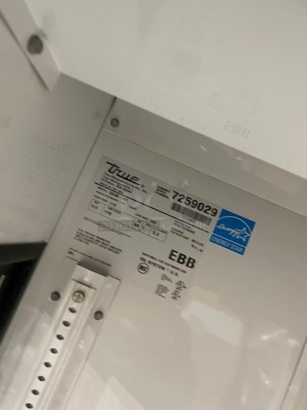 True GEM-23 glass door merchandiser refrigerator label, showing model, serial number 7259029, and Energy Star certification.