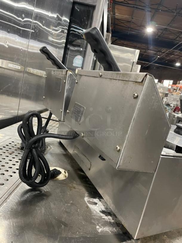 Adcraft dual-tank 6L electric countertop fryer, model DF6L2, with knobbed lid and mesh basket, 120V, stainless steel.