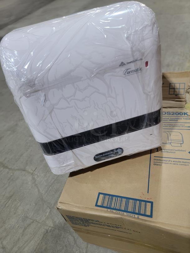 Brand new Georgia Pacific Cormatic ADS200K touchless paper towel dispenser in packaging, ideal for commercial use.