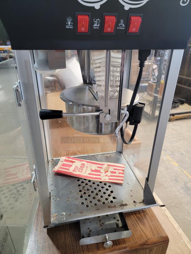 Great Northern Popcorn Popper Model 83-DT5629, 850-watt, 8-oz kettle, antique design, tempered glass, tested and working.