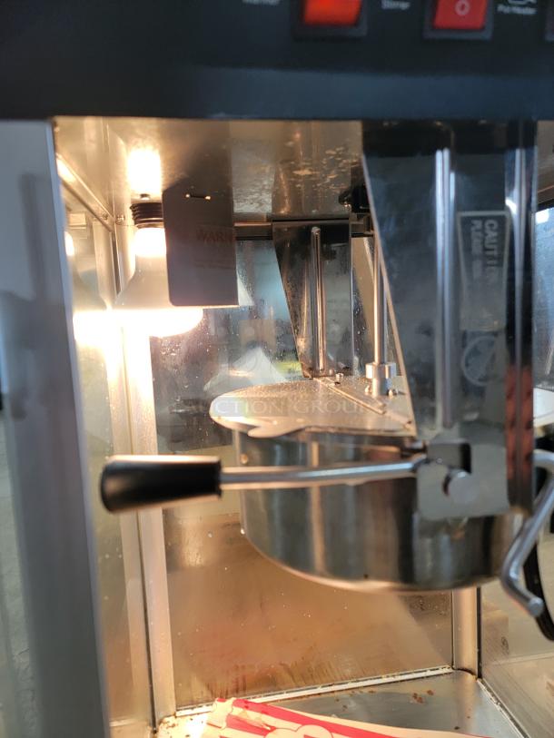 Great Northern Popcorn Popper Model 83-DT5629, 850-watt, 8-oz stainless steel kettle, antique design, tested and working.