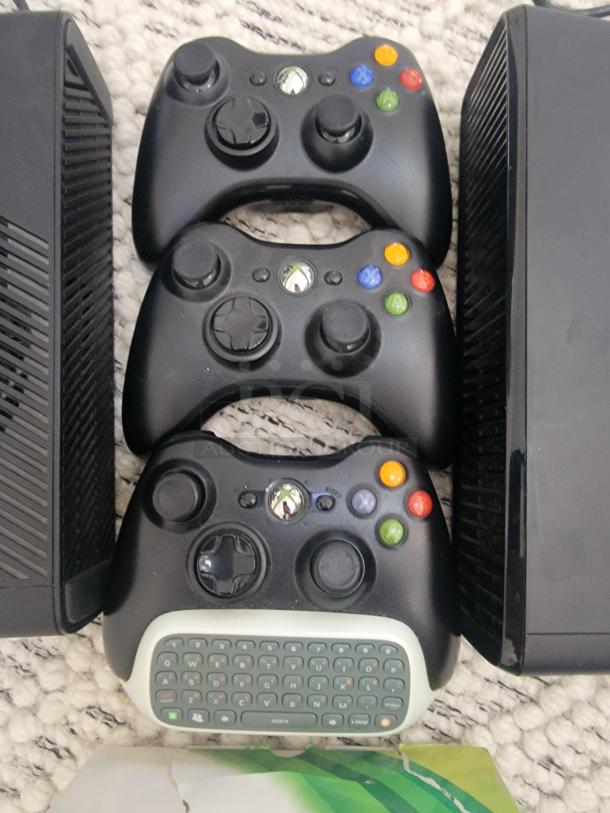 Xbox 360 bundle with two consoles, three controllers, including one with a chatpad, in good condition. Ready for multiplayer.