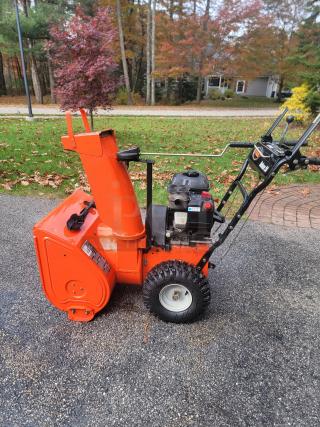 Ariens Deluxe 24" snow blower model 921011 in excellent condition, features durable two-stage mechanism, ideal for snow clearing.