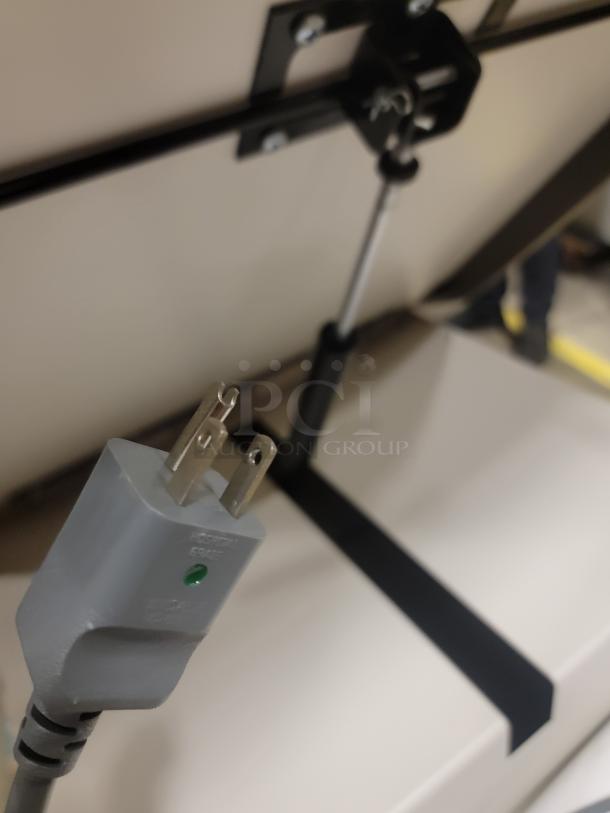 Riter/Brewer Model 104/Access heavy-duty power table, close-up of power cord and sturdy metal structure. Ideal for various uses.