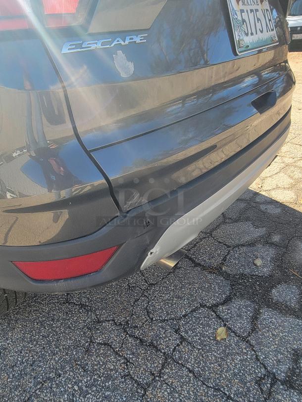 2018 Ford Escape SE 4WD rear view with minor bumper scuffs and visible Maine license plate.