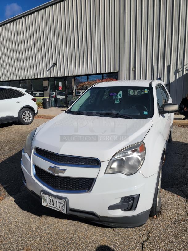 2015 Chevy Equinox SUV, white, well-maintained exterior, not running, 2.4L Ecotec, title in hand, needs battery, Maine plates.