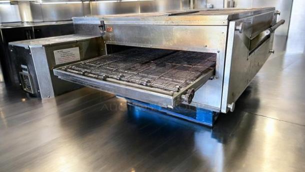 XLT Ovens 3240 gas conveyor pizza oven in outstanding condition. Features natural gas, fully tested, and working efficiently.
