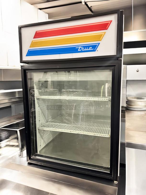 True GDM-05-LD glass door merchandiser refrigerator, superb condition, 115V, fully tested, branded top panel, two shelves.