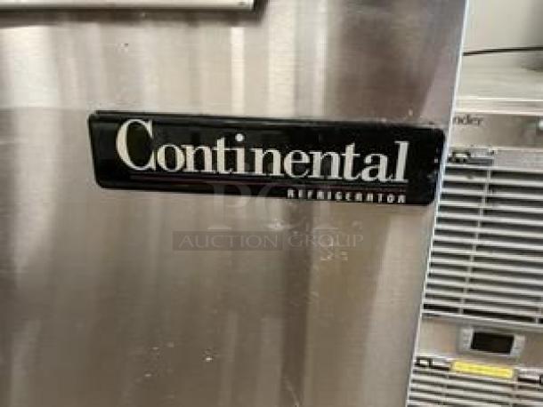 Continental Refrigeration Sandwich/Salad Prep Table, dual lid, superb condition, 115V, fully tested, stainless steel finish.