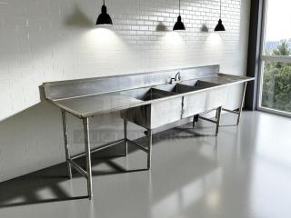 Commercial stainless steel 3-compartment sink with dual drainboards, USA design, in great condition, fully tested and working.