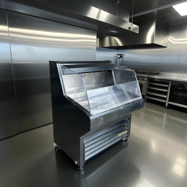 Pristine True THAC-36 horizontal air curtain merchandiser, 36", 115V. Fully tested, excellent condition, stainless steel.