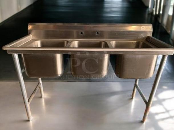Advance Tabco T9-3-54 stainless steel, 3-compartment sink in superb condition, NSF certified, fully tested and working.