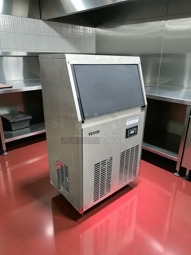 VEVOR ice maker, model ZBJ50KGSYP70-5001V1, in stainless steel. 33 lbs storage, 110 lbs/day output. Tested and working.