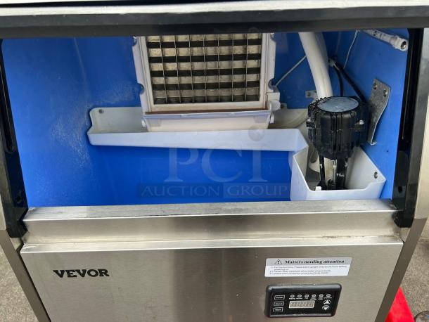 VEVOR 33 lbs storage ice maker, model ZBJ50KGSYP70-5001V1, stainless steel, 110-lb ice/day, tested working, digital controls.