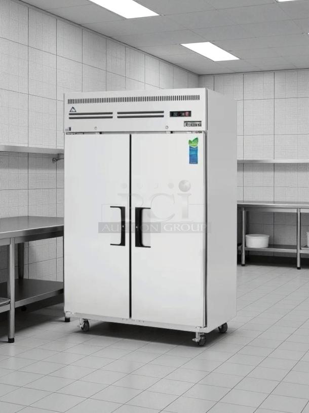 Everest Refrigeration ESR2 two-section reach-in refrigerator, 49 5/8", excellent condition, 115v, tested and working, white color.