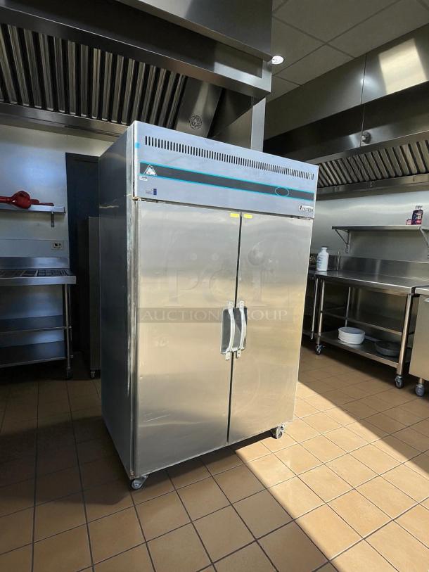 Everest Refrigeration ESR2 49 5/8" reach-in refrigerator, excellent condition, dual doors, tested working, 115v.