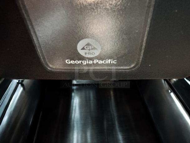 Great condition Dixie Ultra napkin dispenser by Georgia-Pacific, compact countertop model, 7.5"x5.86"x7.2", tested and working.