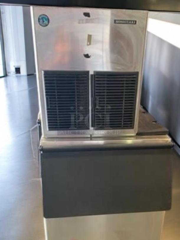 Hoshizaki F-1001MAJ-C modular flake ice maker with storage bin, excellent condition, fully tested, 115V.