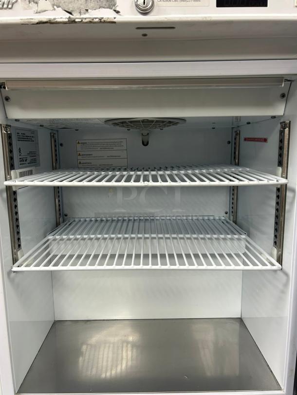 Turbo Air TSU-4RW-N6 countertop vaccine refrigerator with shelves. Tested, working, minor wear on exterior top.