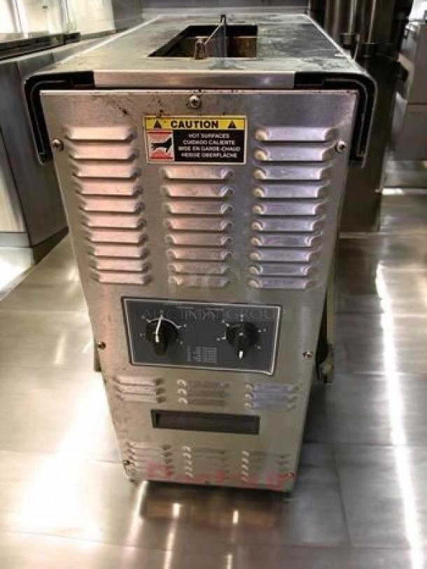 A.J. Antunes & Co. VCT-1000CV vertical contact toaster, superb condition, 208–240V, with caution label and control knobs, fully tested.