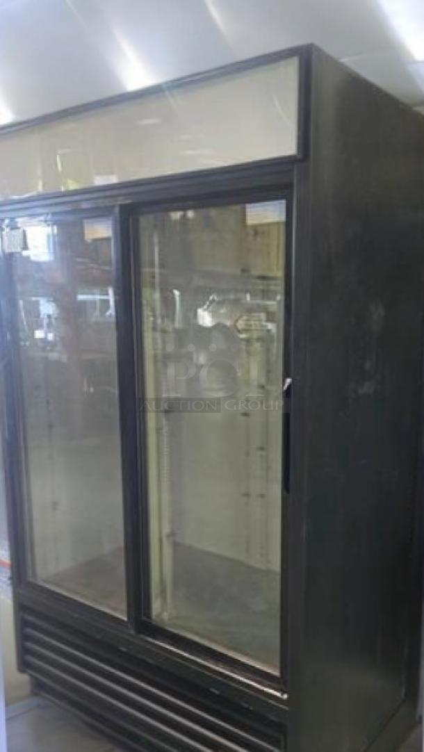 True GDM-45 two-glass door merchandising refrigerator in excellent condition. Tested, 115V, by True Manufacturing Co.
