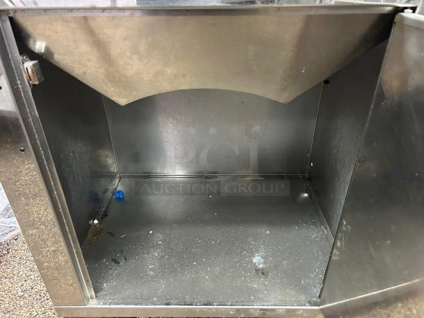 Citrocasa 8000 SB-ATS Advance citrus juicer in excellent condition, shown with open compartment, metal interior.