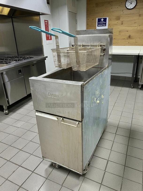 Dean SR142G Natural Gas Floor Fryer, 35-43 lb. capacity, tested, working, good condition. Features dual baskets, stainless steel construction.