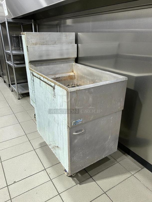 Pitco SG18-S natural gas fryer, 70-90 lb. capacity, excellent condition, tested and working, visible Pitco logo on front.