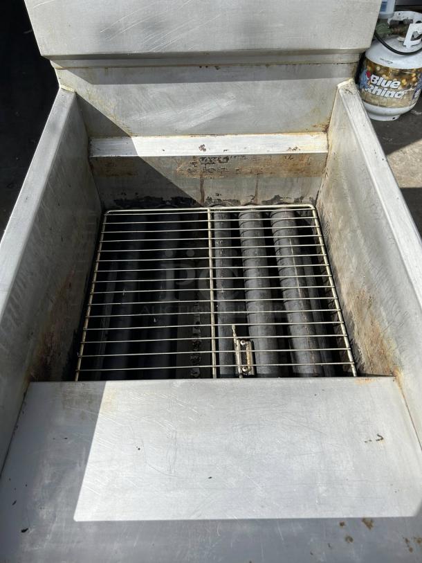 Pitco SG18-S gas fryer, excellent condition, 70-90 lb capacity, tested and working, visible grate and clean interior.