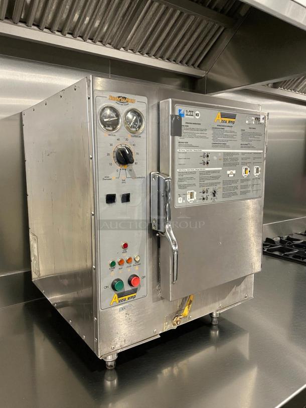 AccuTemp S62403D110 6 Pan Steam'N'Hold Boilerless Convection Steamer, 240/3 11kW, tested, stainless steel, good condition.