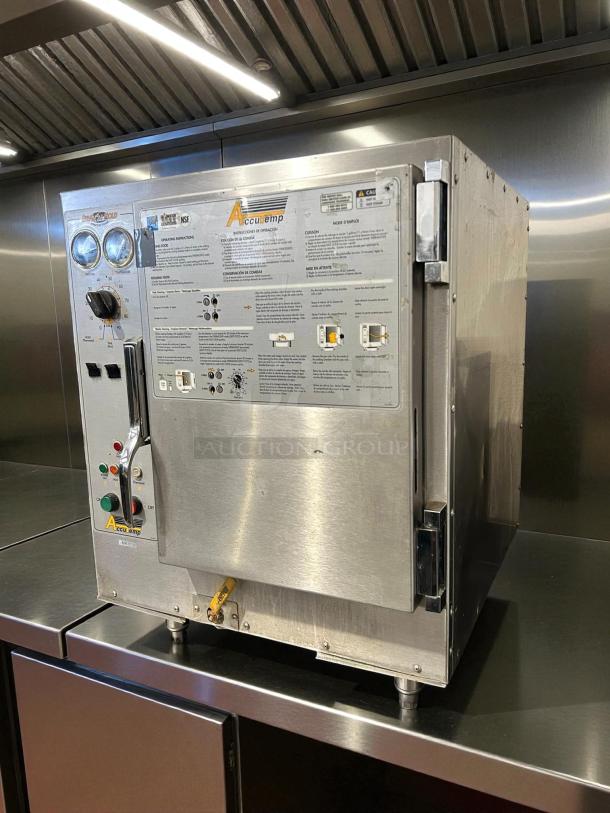 AccuTemp S62403D110 6 Pan Steam'N'Hold Convection Steamer, boilerless, 240/3 11kW, stainless steel, tested working condition.