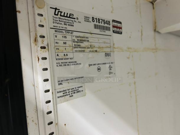Label on True TPP-AT-67-HC Refrigerated Pizza Prep Table. Details: 115V, R134A refrigerant, made in USA, tested, working.