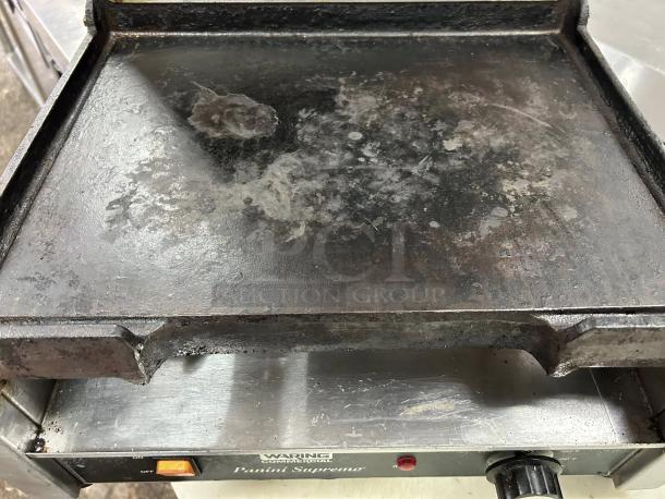 Waring WDG250 Panini Grill with grooved top, smooth bottom plate, tested working, 14.5"x11" cooking surface, 120V, 1800W.
