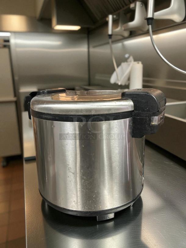 Winco RW-S451 electric rice warmer, 100-cup capacity, stainless steel, in great condition, tested and working.