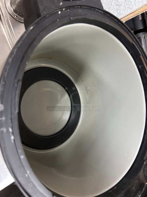 Winco RW-S451 Electric Rice Warmer, interior view, 100 cup capacity, great condition, tested and working.