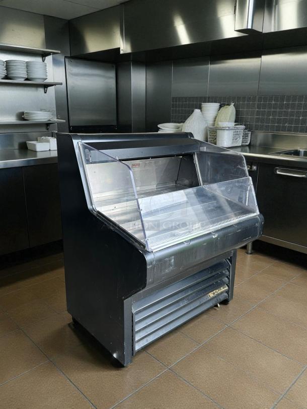 True THAC-36-HC-LD open air curtain merchandiser, tested working. Black finish, transparent display. Used condition.