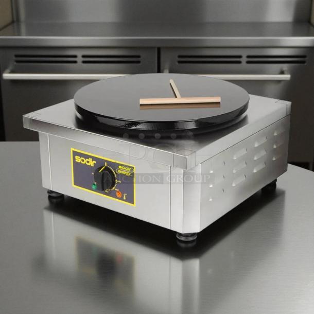 Equipex 400E crepe machine; 15-3/4” cast iron plate, stainless steel body, excellent condition, tested and working.