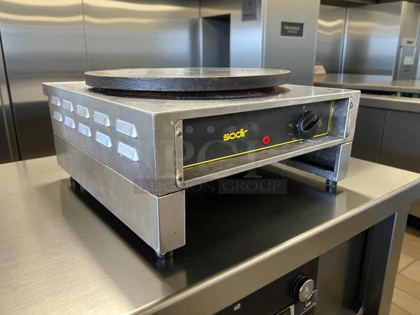 Equipex 400E electric crepe machine, excellent condition, 18” unit with 15-3/4” cast iron plate, tested and working.