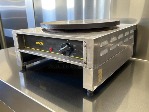 Equipex 400E 18” Versa Crepe Machine with 15-3/4” cast iron plate, excellent condition, tested and working.