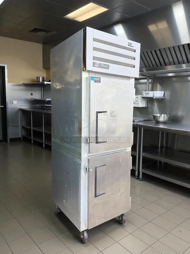 True STG1R-2HS-HC 27.5" reach-in refrigerator, dual right hinge solid doors, tested working, stainless steel, 115v.