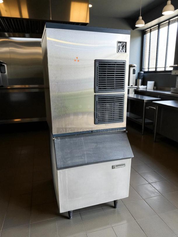 Blue Air Model BLMI-850A _BA126 ice machine head in excellent condition, stainless steel finish, tested and working.