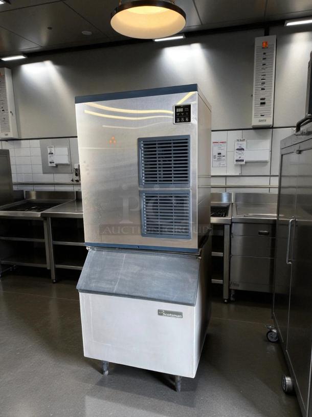 Blue Air BLMI-850A _BA126 850LB ice machine in excellent condition, tested and working. Head unit only.