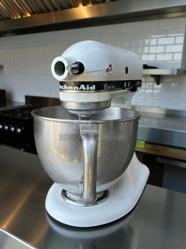 KitchenAid KSM75WH1 Classic Plus 4.5 Qt Tilt-Head Stand Mixer, tested working, white, in good used condition.
