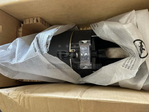 Brand new Bunn 42700.0200 TF 1 Gallon Stainless Steel ThermoFresh Server with digital sight gauge, in original box.