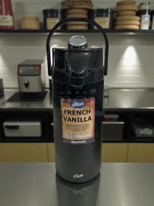 Curtis TLXA2203G000 2.2L lever action airpot, black, glass liner, great condition, French Vanilla label.