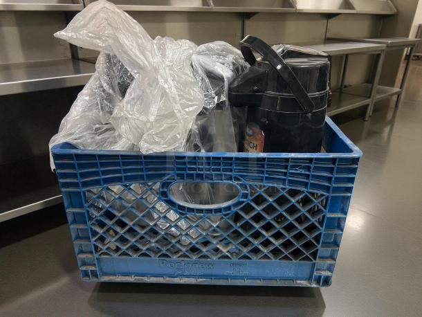 Curtis TLXA2203G000 2.5L black lever action airpot with glass liner in great condition, in blue crate.